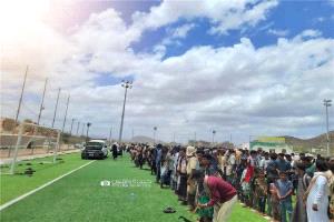 آلاف المواطنين يؤدون صلاة الغائب على روح الرئيس هادي في الوضيع بأبين