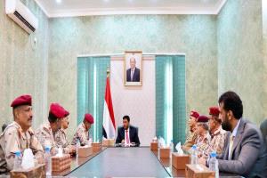 الدكتور عبدالله العليمي يلتقي عدداً من القيادات العسكرية ويؤكد أهمية الجاهزية وتوحيد الجهود