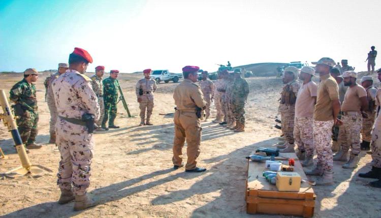 رئيس أركان المنطقة العسكرية الثانية يتفقد مستوى الجاهزية القتالية والتدريبية في لواء الريان بالمكلا