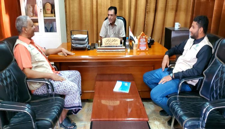مدير عام مديرية القطن يلتقي إدارة مؤسسة الأبصار الحضرمية الخيرية