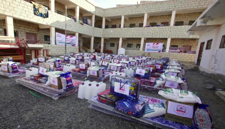 الخلية الإنسانية لدرع الوطن توزع مساعدات عاجلة للنازحين في المضاربة ورأس العارة