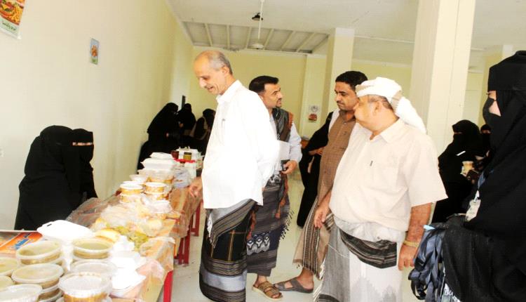 حرائر لحج ينظمن الطبق والمعرض الخيري لدعم جبهات القتال والنازحين في المضاربة ورأس العارة