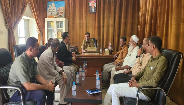 مدير عام مديرية القطن يناقش مع قيادة جامعة سيئون فتح أقسام جديدة ومركز لكلية التعليم عن بُعد بالمديرية