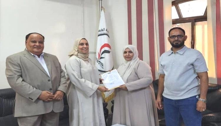 الهيئة الوطنية العليا لمكافحة الفساد تتسلم إقرار الذمة المالية لعضو اللجنة العليا للمناقصات والمزايدات الدكتورة ابتهاج الكمال