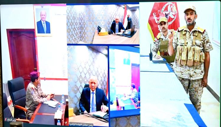 رئيس مجلس القيادة يتابع مستجدات عملية "فجر اليمن" ويشيد بانتصارات القوات المسلحة والإسناد الشامل من تحالف دعم الشرعية