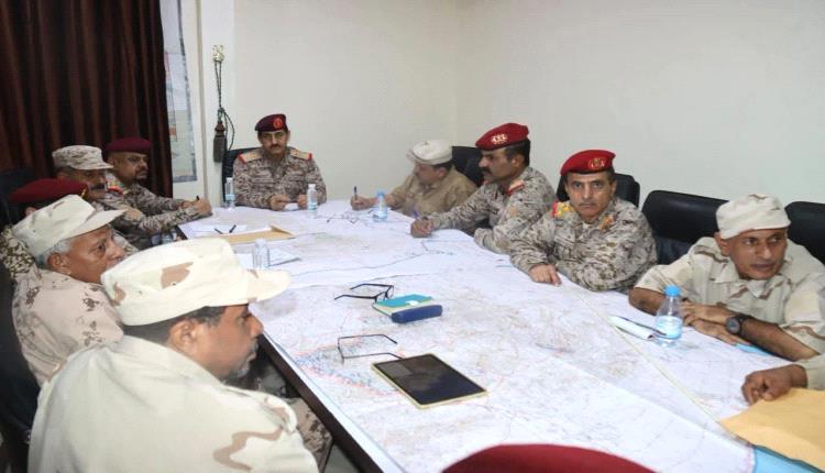 وزير الدفاع يشيد بانتصارات القوات المسلحة في عملية "فجر اليمن"