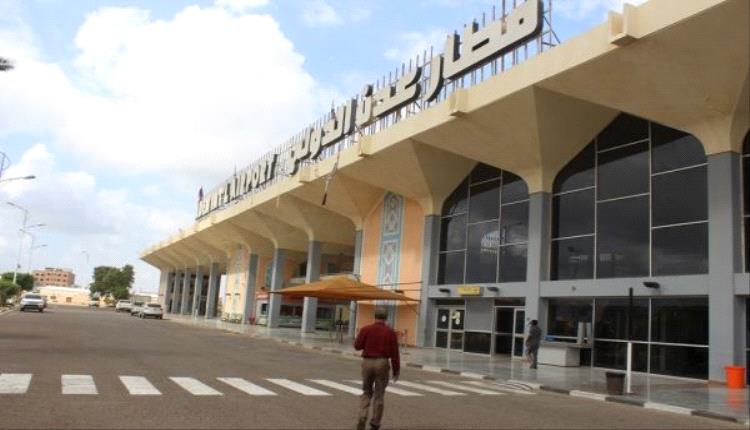 هجوم صاروخي يستهدف شريان عدن الجوي: تفاصيل القصف الحوثي لمطار عدن