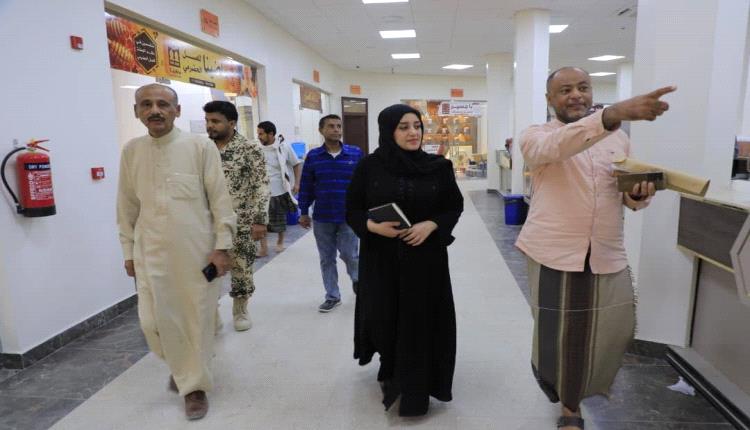 وكيل محافظة حضرموت لشؤون المرأة تزور مركز صادرات العسل بمديرية القطن