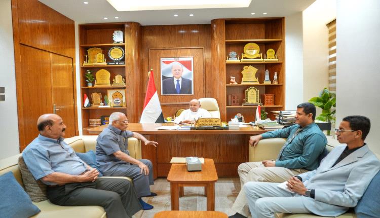عضو مجلس القيادة محافظ حضرموت يناقش مع نائب وزير الأشغال مشاريع الطرق بالمحافظة