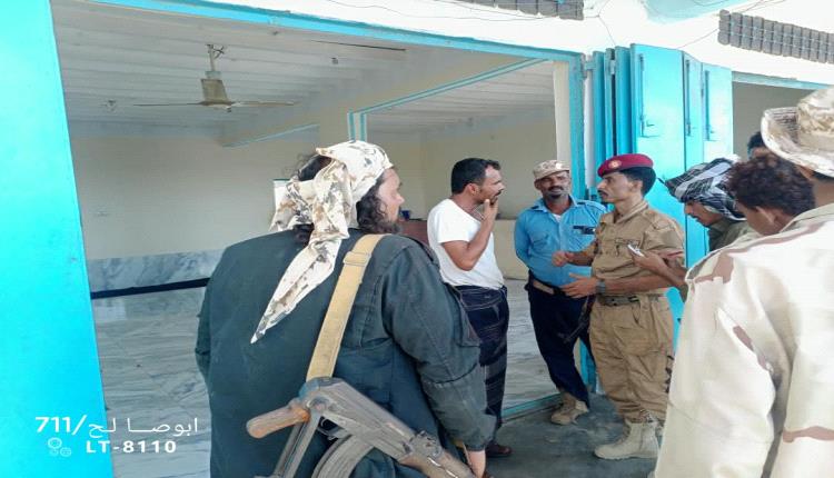 مدير أمن شقرة ينفذ نزولًا ميدانيًا لتفقد أوضاع المدينة ويلزم المحلات التجارية بتركيب كاميرات مراقبة