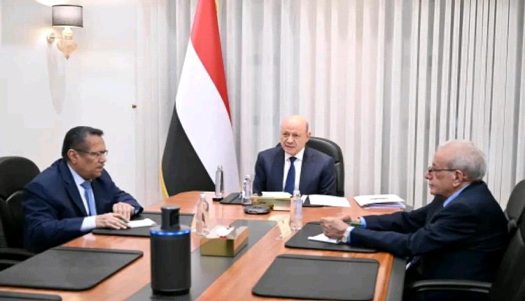 رئيس مجلس القيادة: عملية "فجر اليمن" ماضية حتى تحقيق أهدافها الكاملة