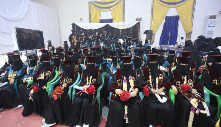 تخرج 126 طبيبا وطبيبة من الكلية التطبيقية بفرع جامعة العلوم والتكنولوجيا بمأرب