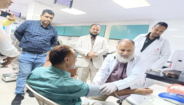 مدير عام المنصورة يدشن حملة للتبرع بالدم في مستشفى المنصورة الجراحي دعماً للمرابطين في الجبهات