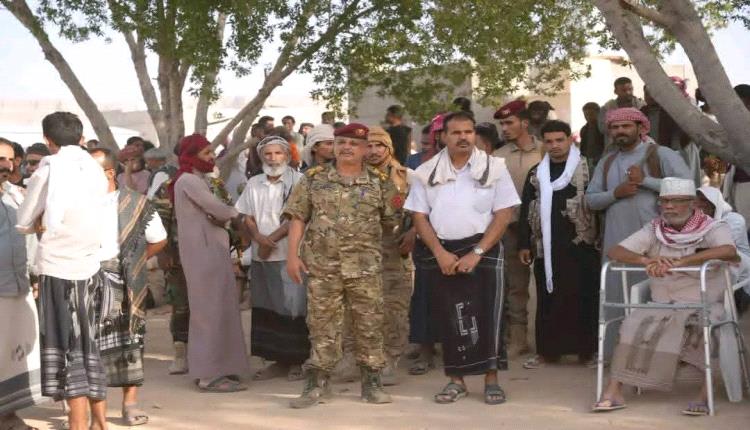 قيادتا المنطقة العسكرية الأولى والفرقة الثانية تقدمان واجب العزاء لأسرة الشهيد العقيد عماد الحدادي