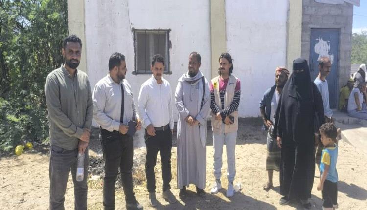 مدير عام خنفر «اليوسفي» يتفقد الوحدة الصحية وأوضاع النازحين في منطقة القرنعة بالكود