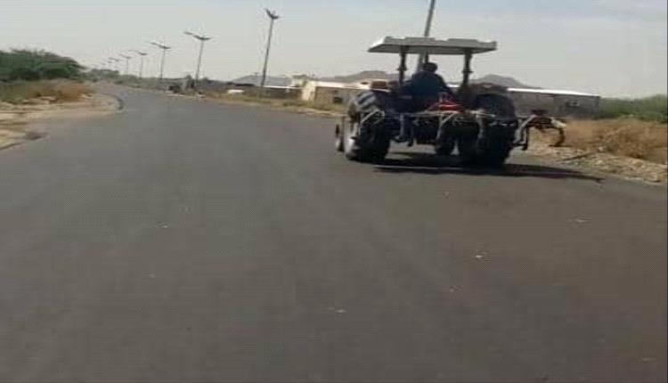 اليوسفي يعلن استكمال المرحلة الأولى من طريق باتيس - جعار ويؤكد اقتراب بدء العمل بخط زنجبار - جعار