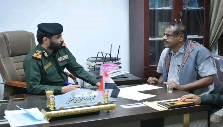 مدير عام الأمن والشرطة بوادي وصحراء حضرموت يناقش مع رئيس اللجنة الفرعية آلية استقبال وتوزيع منتسبي قوات حماية حضرموت