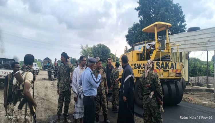 مدير عام خنفر "اليوسفي" يشرف ميدانياً على استكمال سفلتة طريق جعار باتيس حتى مفرق اللكيدة