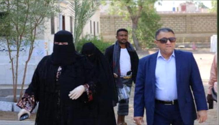 تحت شعار "غدًا أجمل".. أمين محلي أبين يختتم ويشيد بالمبادرات الشبابية المنفذة في مجمع خديجة الكبرى بزنجبار