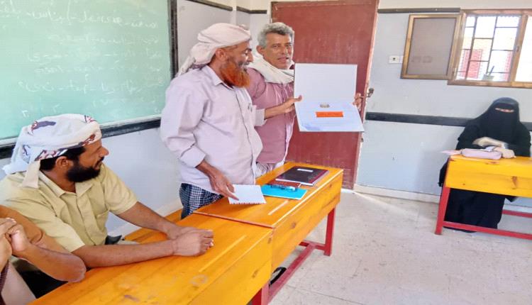 مدير تربية الوضيع يكرم المعلمة نجوئ الضيف بعد مبادرة إنسانية فريدة