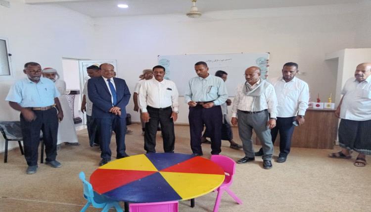 الوكيل المساعد ومدير عام تريم يفتتحان مدارس الجودة الأهلية بتريم