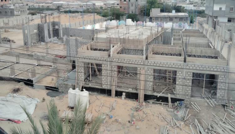 تواصل العمل في المرحلة الثانية لمشروع مسجد الفلاح والمجمع التعليمي الوقفي الاستثماري بالمكلا