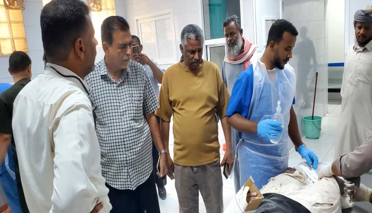 مدير عام مديرية القطن يطمئن على صحة 11 طالبًا من معهدي المهني الصناعي والعلوم الصحية إثر حادث مروري