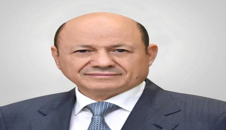 رئيس مجلس القيادة يطمئن على عضوي المجلس المحرمي والصبيحي ورئيس الوزراء إثر الهجوم الإرهابي على قصر معاشيق ويتابع مستجدات 