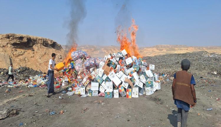 جهود رقابية تسفر عن ضبط وإتلاف 7 أطنان من المواد منتهية الصلاحية في الشحر