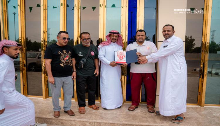 قبيل مغادرتها إلى الدمام.. بعثة شعب حضرموت تكرّم الجالية اليمنية بتبوك تقديراً لضيافتها الكريمة ومواقفها الداعمة للفريق