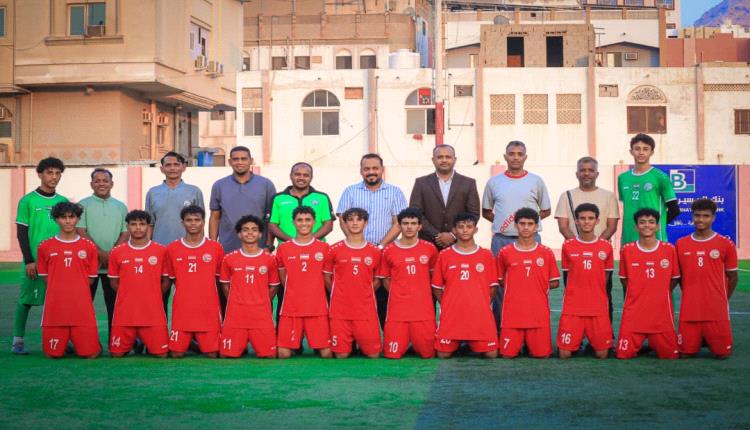 الوكيل باعلوي يزور تدريبات المنتخب الوطني تحت 15 عاماً لكرة القدم في المكلا
