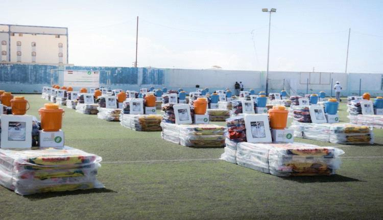 بتمويل جمعية العون المباشر الكويتية وتنفيذ مؤسسة نهد.. توزيع 2000 سلة غذائية و400 حقيبة إيوائية للنازحين والأسر الأكثر احتياجاً في حضرموت