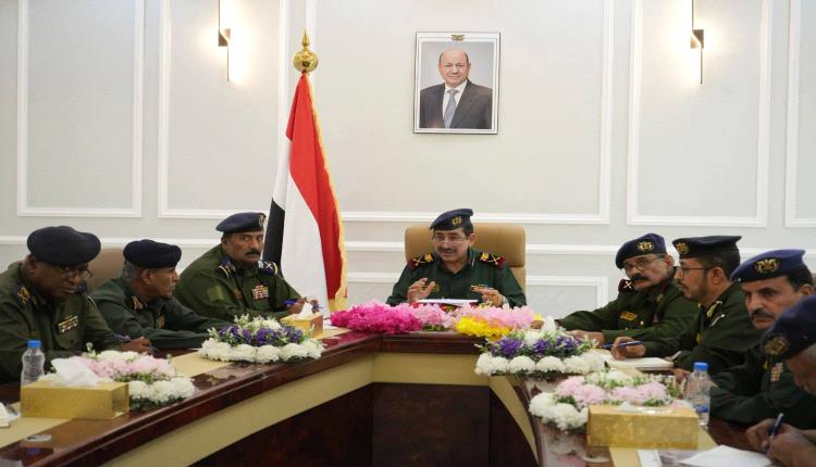 وزير الداخلية يترأس اجتماعا لوكلاء الوزارة ومدراء الشرطة بالمحافظات لمناقشة المستجدات الأمنية والتعبئة العامة