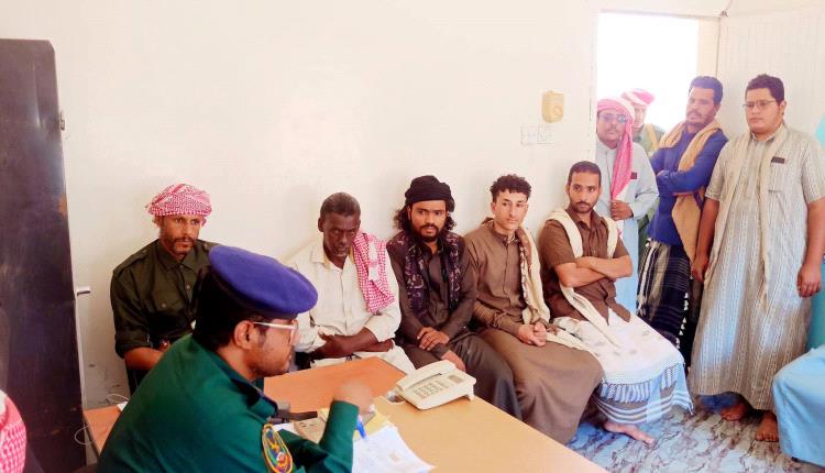 مدير أمن وشرطة رخية يناقش مع مالكي المحطات والمحلات التجارية تركيب كاميرات مراقبة لتعزيز الأمن والاستقرار