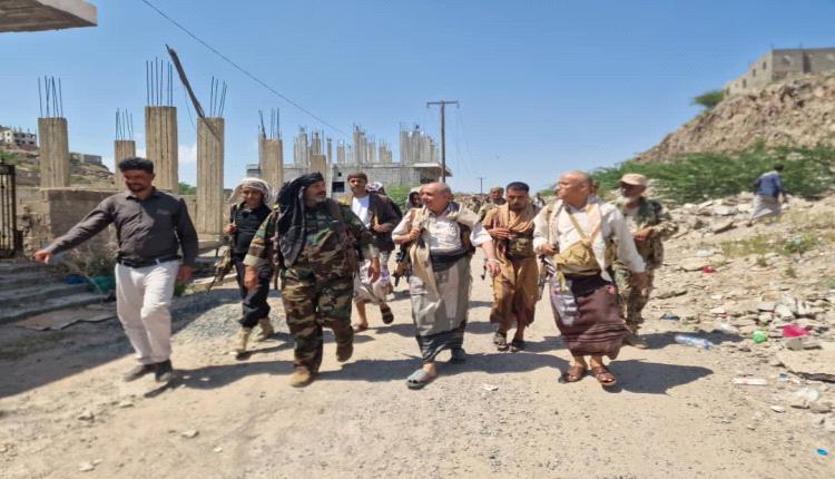 وكيل محافظة تعز يتفقد مواقع القوات المسلحة في الجبهة الغربية للمدينة