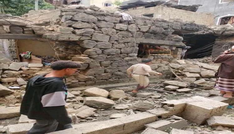 شهيدان وثمانية جرحى من المدنيين جراء قصف مليشيات الحوثي الإرهابية أحياء سكنية في منطقة صينة وسط مدينة تعز
