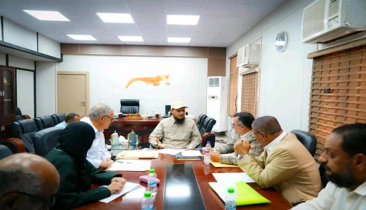 برئاسة المحافظ شيخ.. لجنة المناقصات بالعاصمة عدن تقر خمس مناقصات لتأهيل وسفلتة عدد من الطرق والشوارع الحيوية