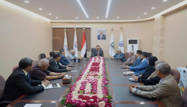 وزير الأشغال يوقّع خمسة عقود لصيانة وإعادة تأهيل طرق حيوية في أربع محافظات