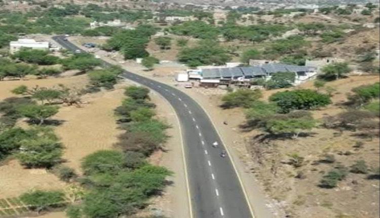 غارات جوية مركزة تدمر رتلاً عسكرياً لمليشيا الحوثي  في نشمة تعز