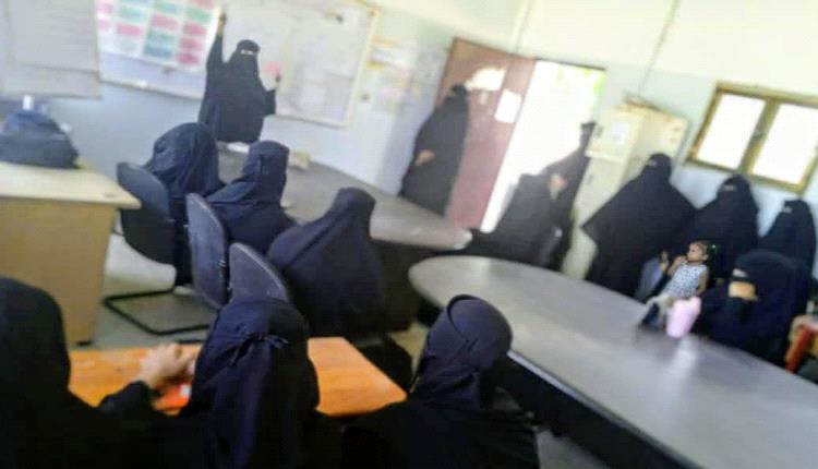 مدرسة ميثاق للبنات بأبين تقيم دورة نهج القراءة العربي لأمهات طالبات الصف الأول