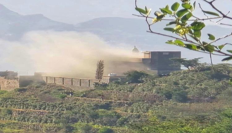 استهداف مدرسة ومسجد بقصف مسيّرة حوثية في جبل صبر