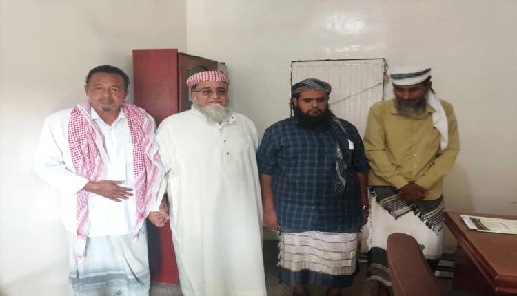 مدير أوقاف أبين يستقبل مستشار وزير الأوقاف والفلكي سالم الجعيدي لضبط اتجاه القبلة في جامع جعار