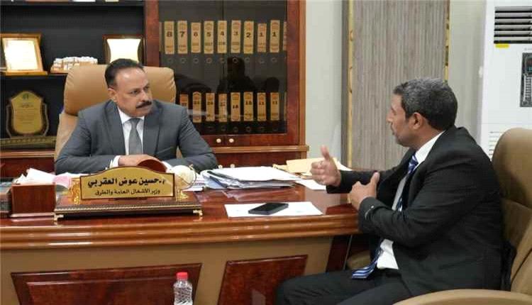 وزير الأشغال يؤكد الاهتمام بتنفيذ مشروع صيانة طريق عتق–بيحان ويشيد بتعاون السلطة المحلية بشبوة