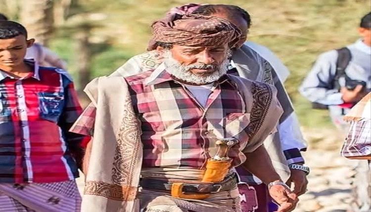 الخنبشي يعزّي في وفاة الشخصية الاجتماعية والقبلية المقدم علي أحمد باهشم بادبيان