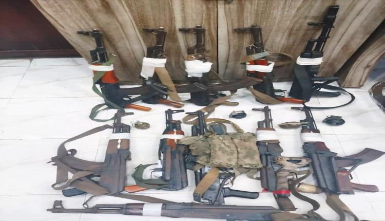 أمن عدن يضبط 11 مخالفا ويصادر أسلحتهم الشخصية خلال ملاحقة مطلقي النار في الأعراس.