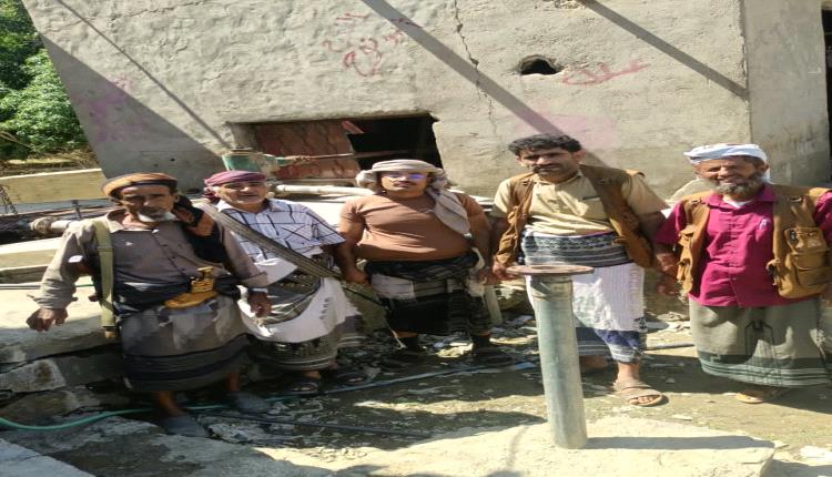 مدير عام جيشان ومدير مشروع المياه يشرفان على إصلاح غطاس بئر المشروع العام