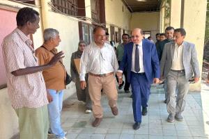 رئيس الوزراء يزور المعهد التقني الصناعي بالمعلا ويشيد بمكانته التاريخية كأحد أعرق مؤسسات التعليم الفني