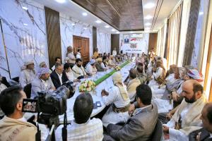 قبائل مأرب تؤكد استجابتها لدعوة النفير والتعبئة العامة وتدين استهداف المطارات المدنية السعودية