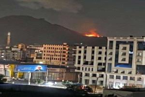 تفاصيل.. غارات جوية تدك منازل قيادة الحوثي في صنعاء