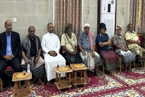 السلطة المحلية بحضرموت تقدم واجب العزاء في وفاة الشيخ فيصل بازعيبان بارشيد